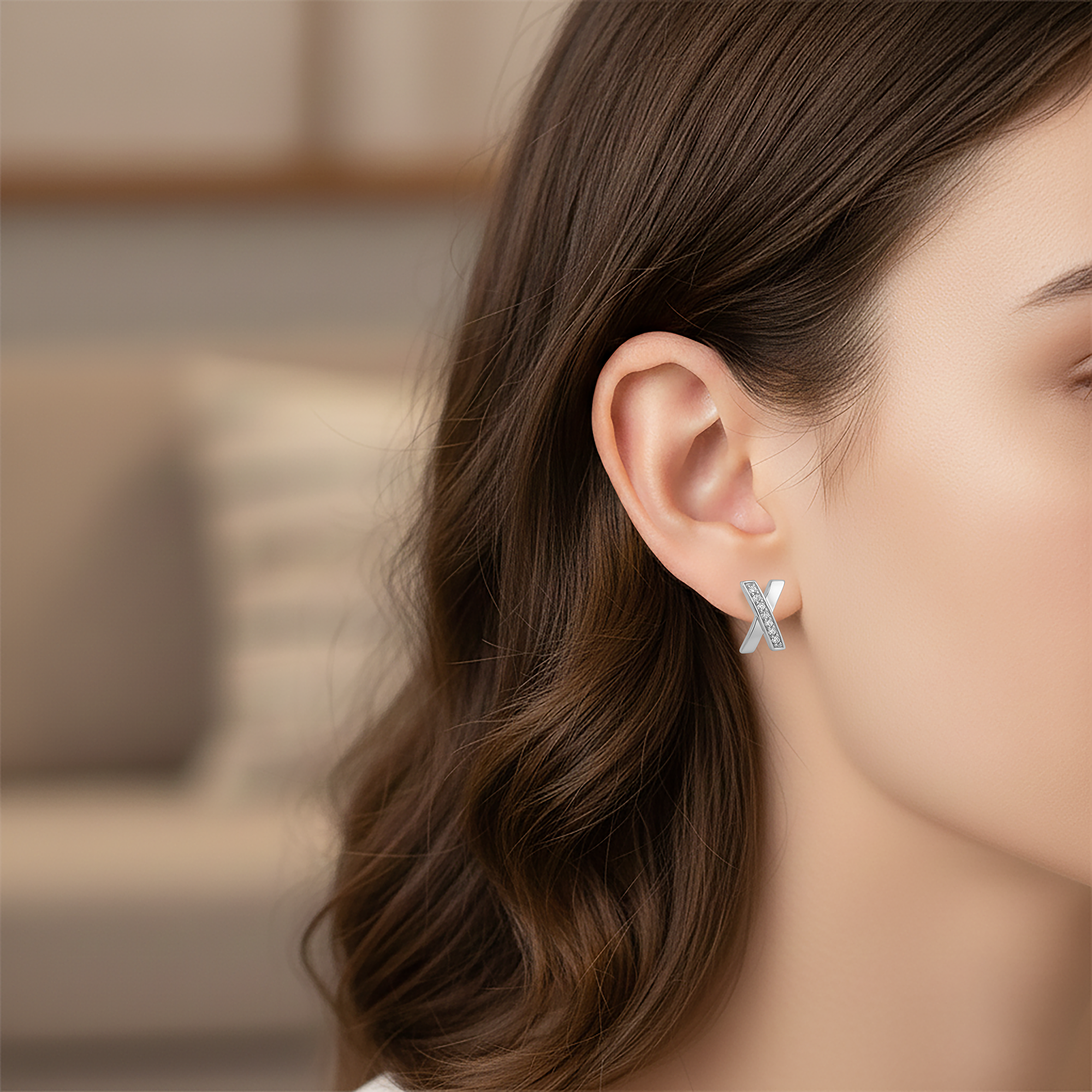 Boucles d’Oreilles Croix Stylisée en Argent Rhodié & Zirconium Blanc – Élégance Moderne