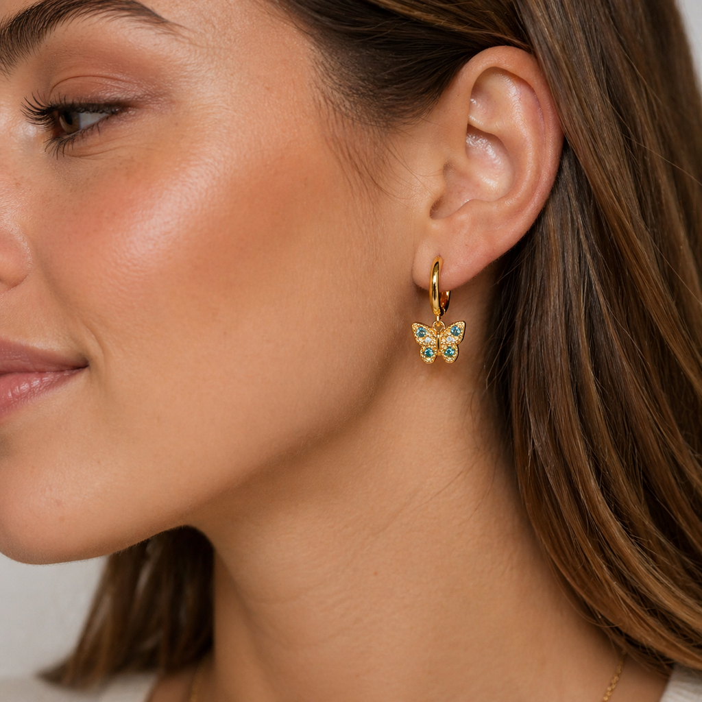 Boucles d’oreilles créoles Papillon – Plaqué Or 18 carats & Zirconium