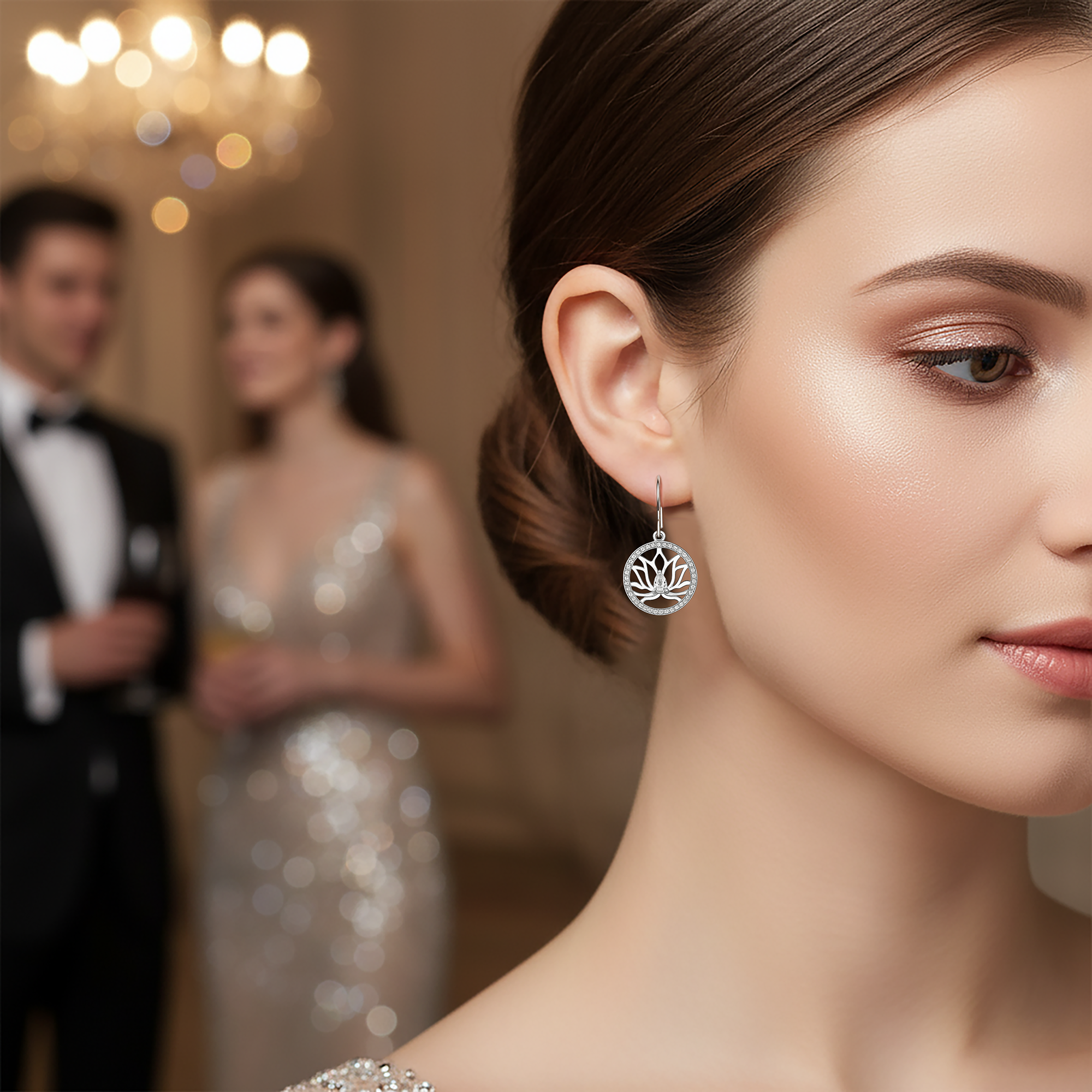 Boucles d’Oreilles Lotus en Argent Rhodié & Zirconium Blanc – Élégance Florale