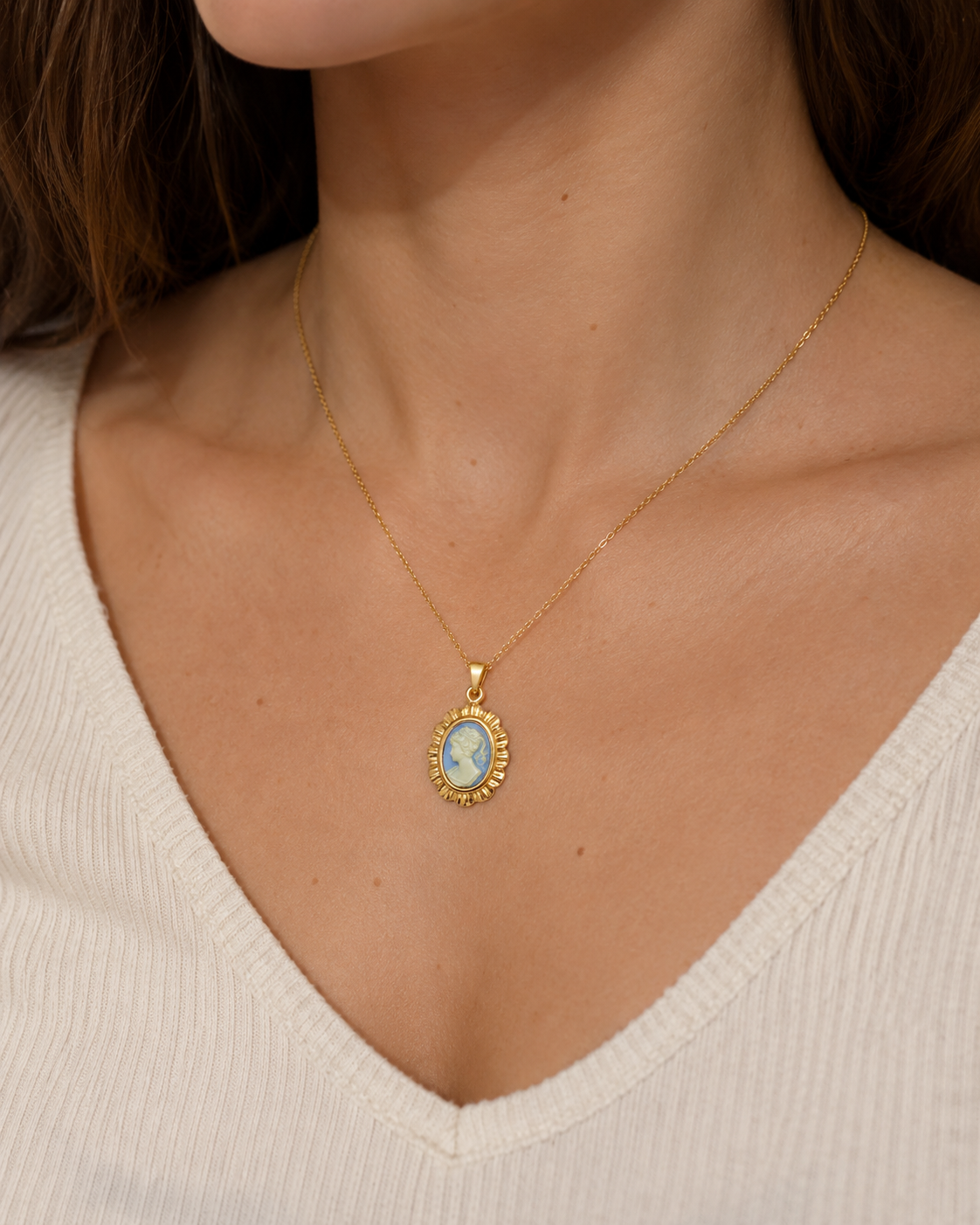 Collier Camée bleu Vintage – Plaqué Or 18 Carats & Résine