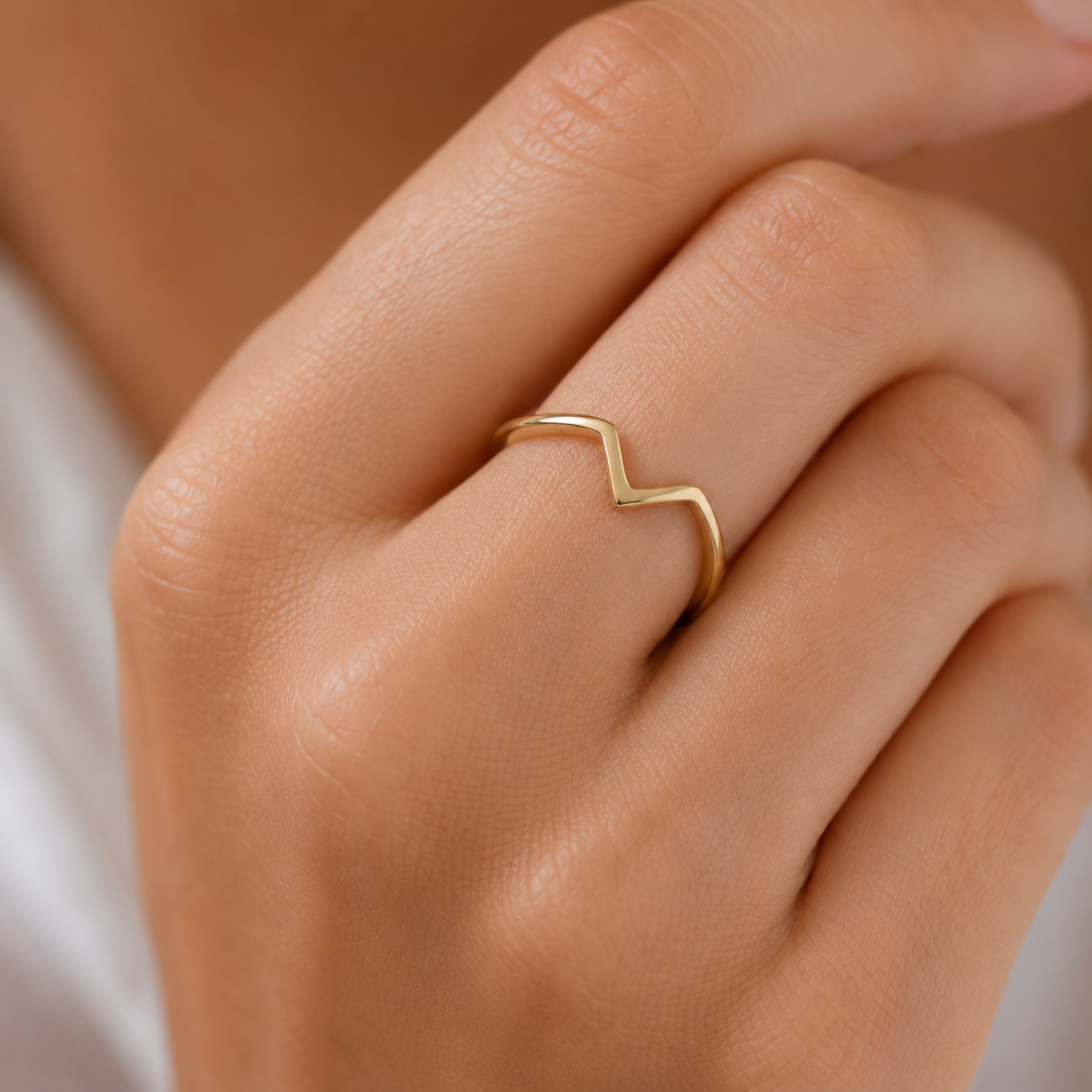 Bague V Minimaliste – Plaqué Or 18 Carats