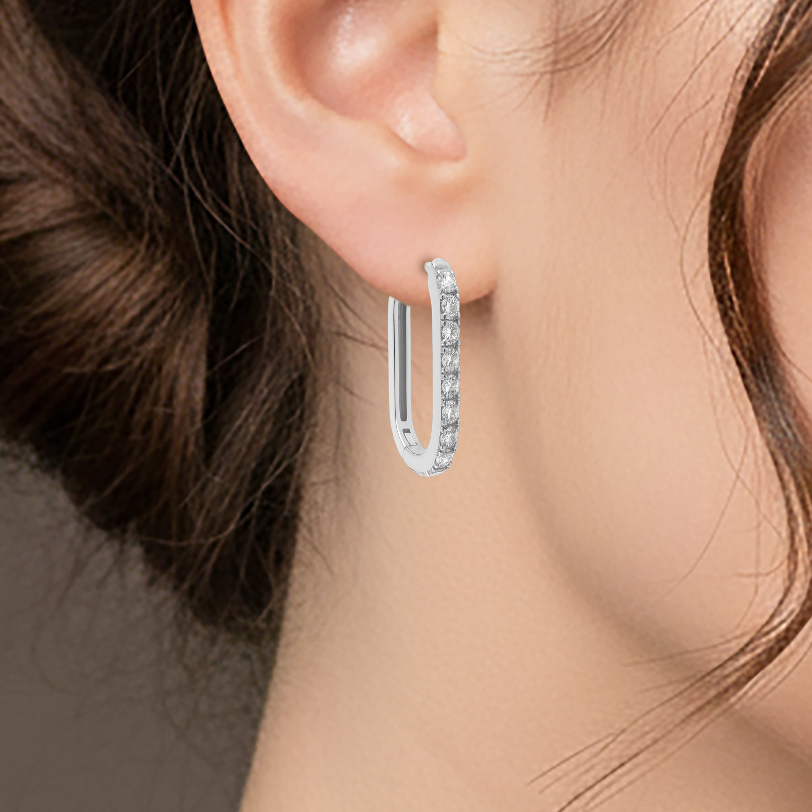 Boucles d’oreilles créoles rectangulaires en argent rhodié & zirconium blanc – Élégance intemporelle