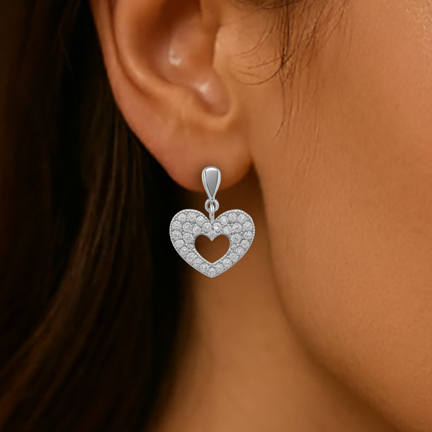 Boucles d’Oreilles Cœur en Argent Rhodié & Zirconium Blanc – Élégance Étincelante
