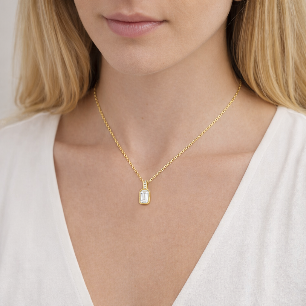 Collier Éclat Rectangulaire – Plaqué Or 18 Carats & Zirconium
