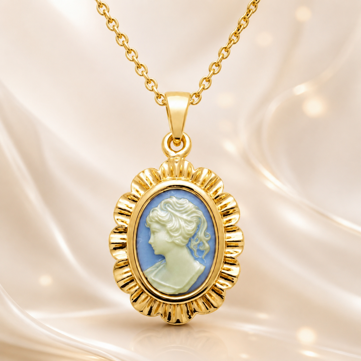 Collier Camée bleu Vintage – Plaqué Or 18 Carats & Résine