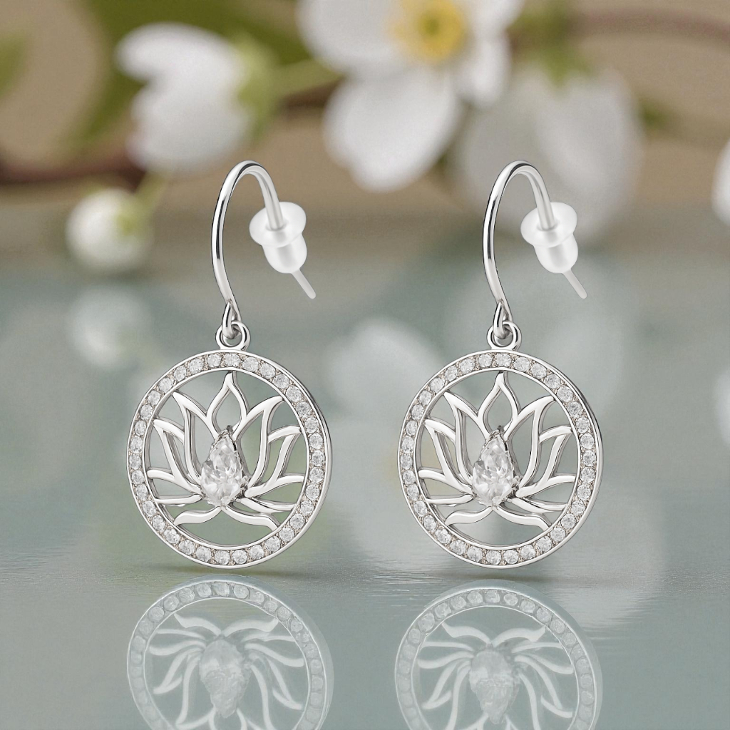 Boucles d’Oreilles Lotus en Argent Rhodié & Zirconium Blanc – Élégance Florale