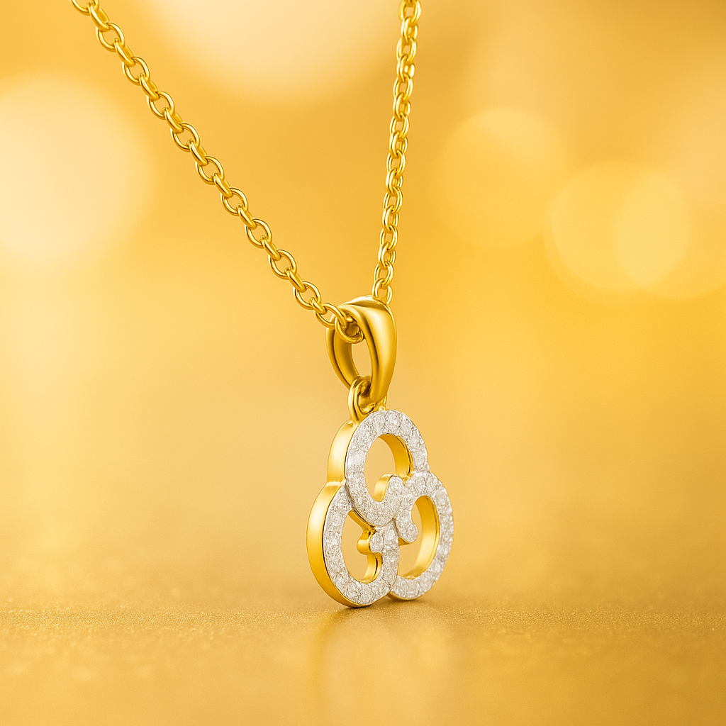 Collier Femme Plaqué Or – Pendentif Trèfle Élégant Pavé de Zircons – Chaîne 40 + 5 cm