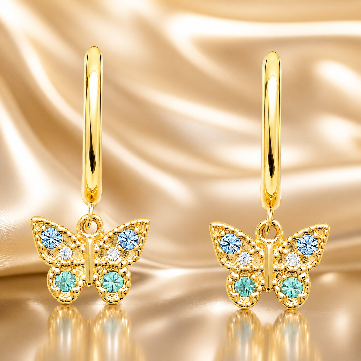 Boucles d’oreilles créoles Papillon – Plaqué Or 18 carats & Zirconium