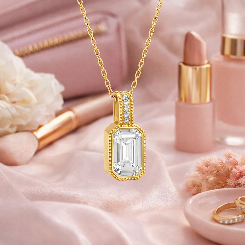 Collier Éclat Rectangulaire – Plaqué Or 18 Carats & Zirconium