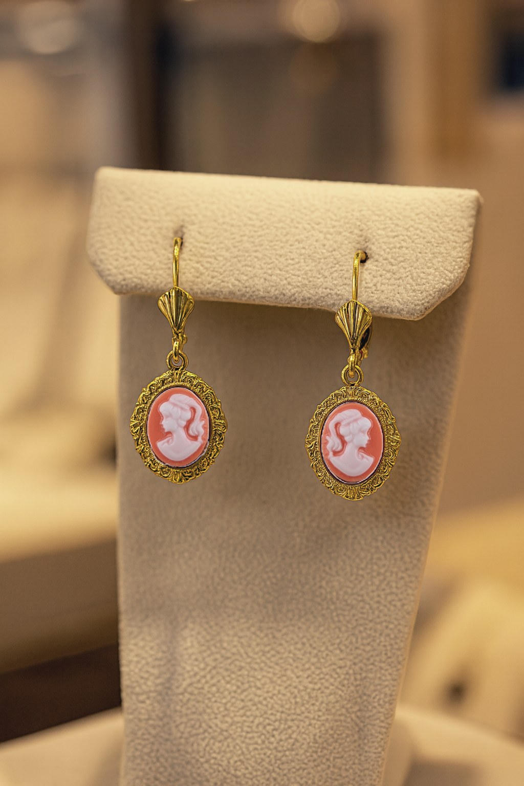 Boucles d’oreilles camée rouge vintage – Plaqué or – Dormeuses élégantes