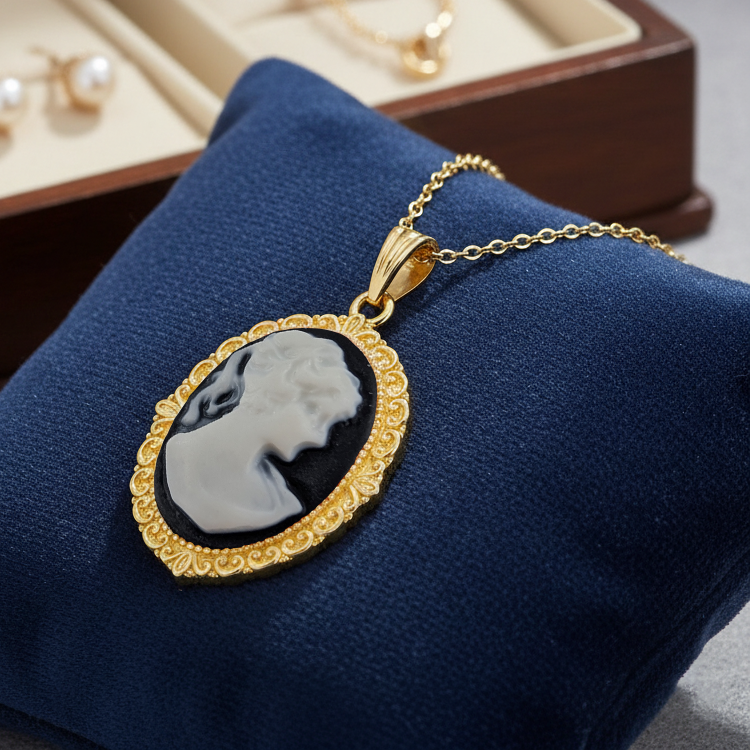 Collier Grand Camée noir – Plaqué Or | Bijou Vintage Élégant