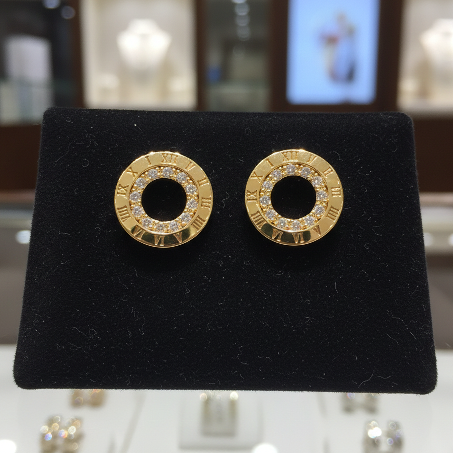 Boucles d’oreilles Cercle Romain – Plaqué Or & Zirconium – Style Luxueux